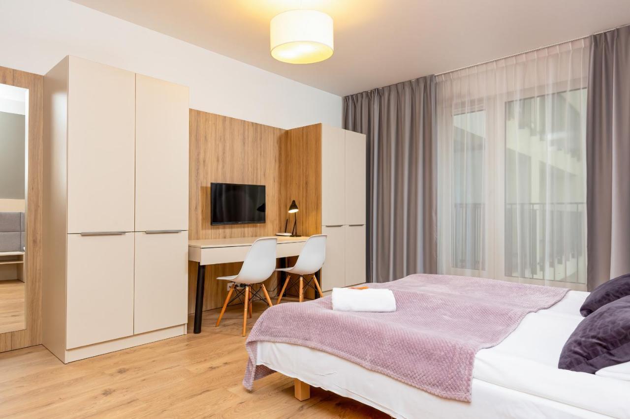 Wolska Residence Apartments With Parking By Noclegi Renters Varsó Kültér fotó