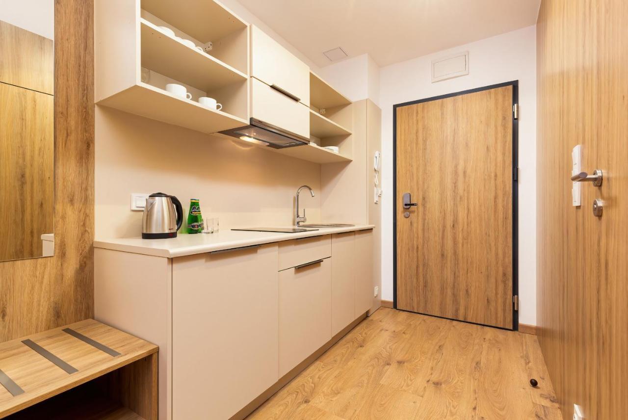 Wolska Residence Apartments With Parking By Noclegi Renters Varsó Kültér fotó