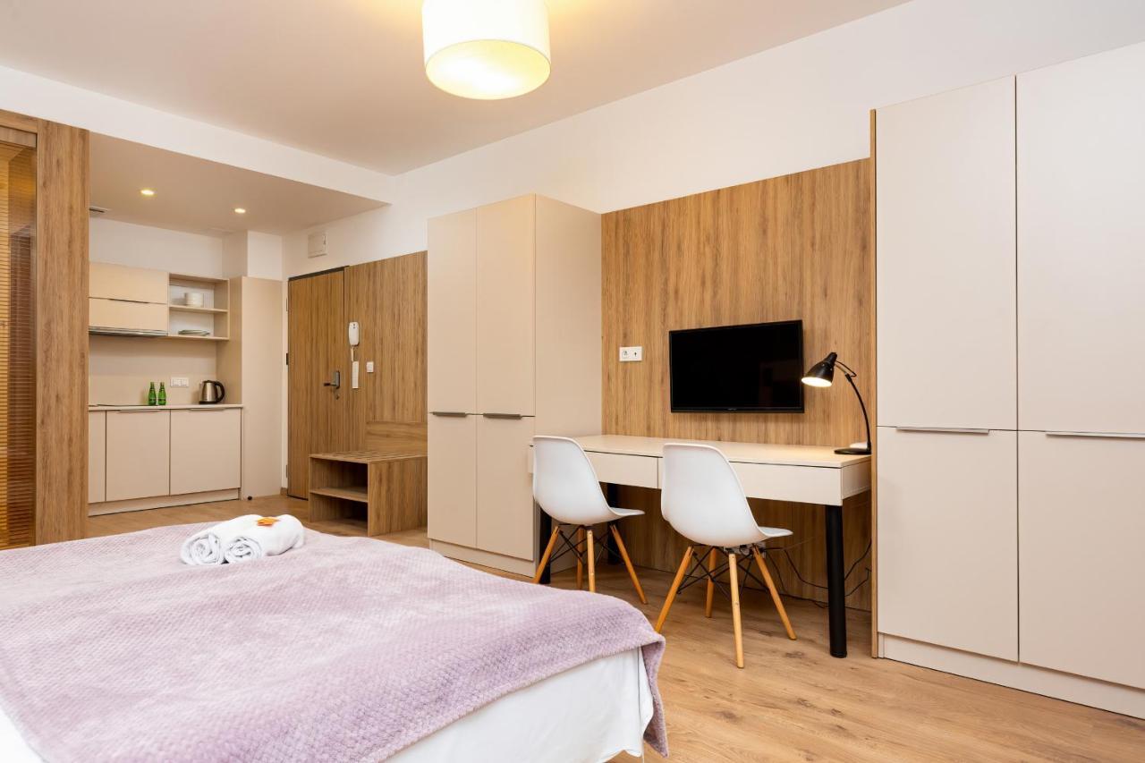 Wolska Residence Apartments With Parking By Noclegi Renters Varsó Kültér fotó