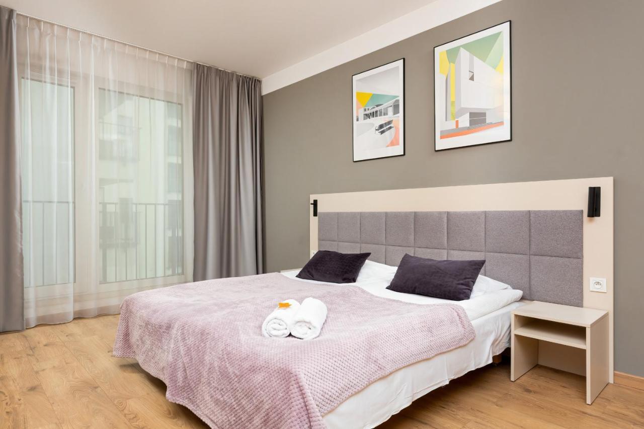 Wolska Residence Apartments With Parking By Noclegi Renters Varsó Kültér fotó
