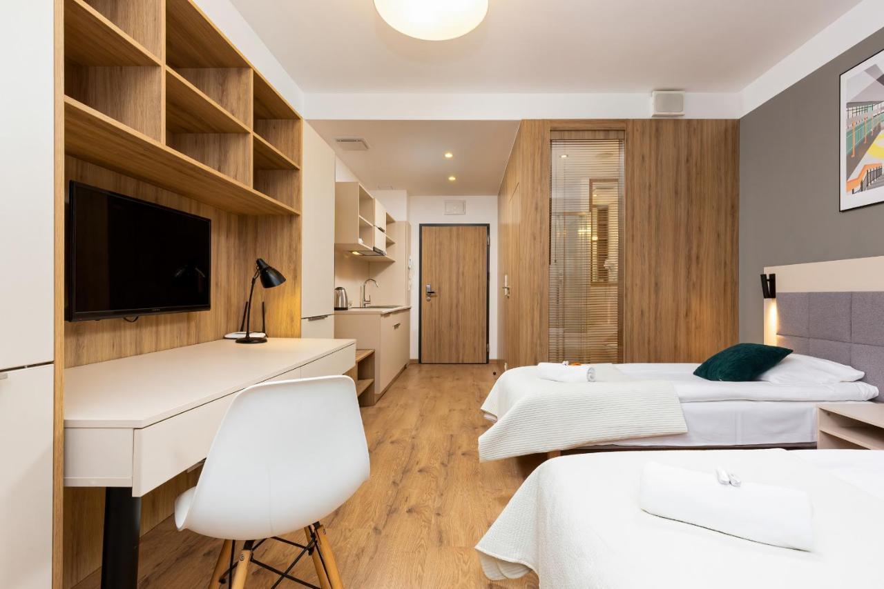 Wolska Residence Apartments With Parking By Noclegi Renters Varsó Kültér fotó
