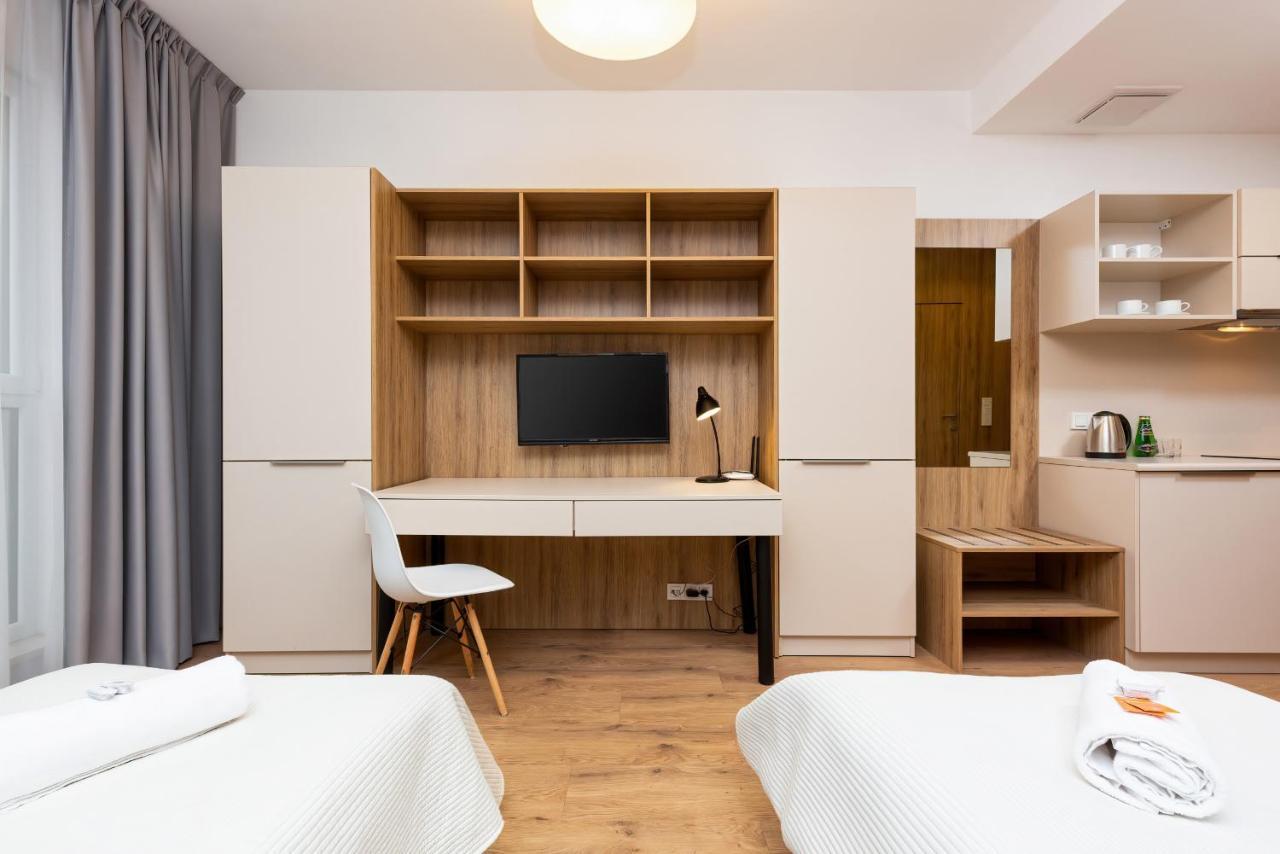Wolska Residence Apartments With Parking By Noclegi Renters Varsó Kültér fotó