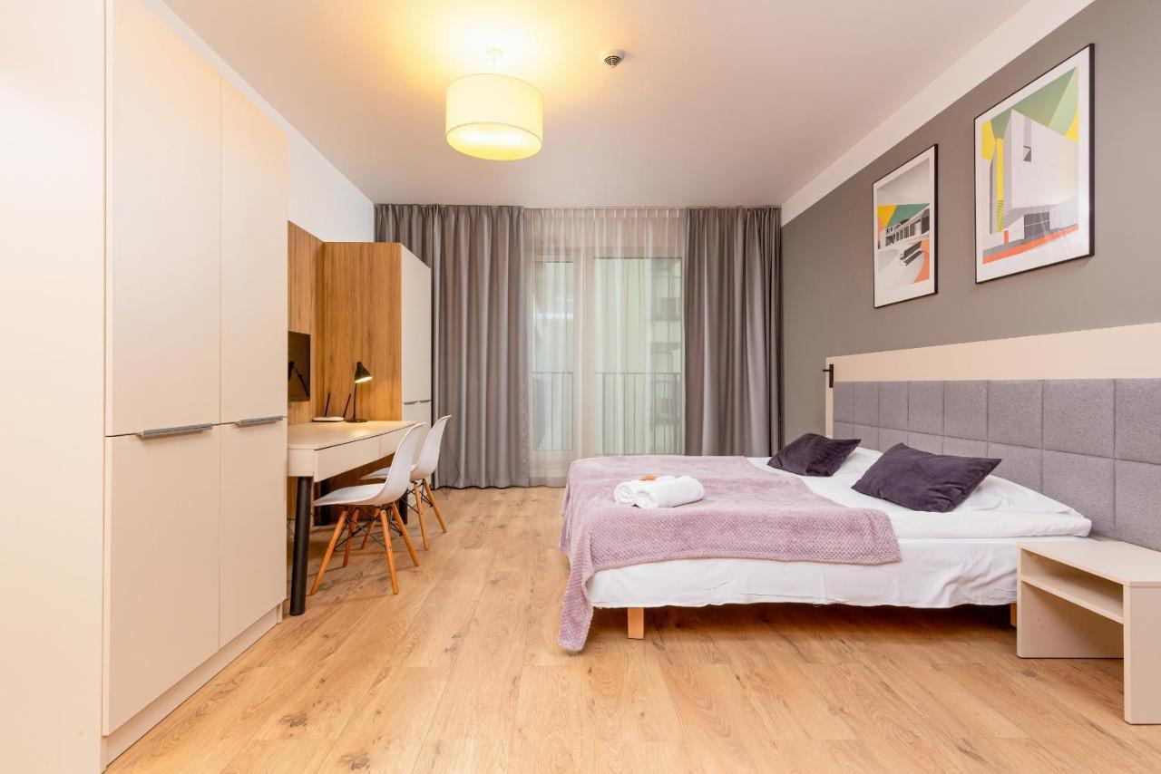 Wolska Residence Apartments With Parking By Noclegi Renters Varsó Kültér fotó