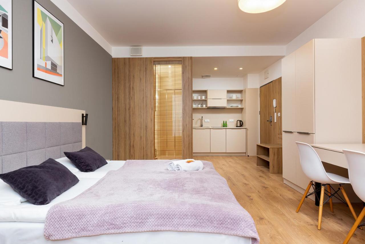 Wolska Residence Apartments With Parking By Noclegi Renters Varsó Kültér fotó