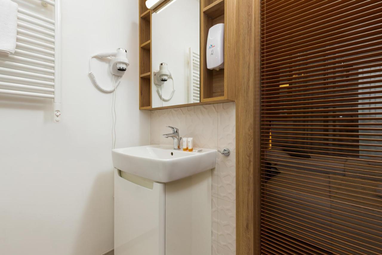 Wolska Residence Apartments With Parking By Noclegi Renters Varsó Kültér fotó
